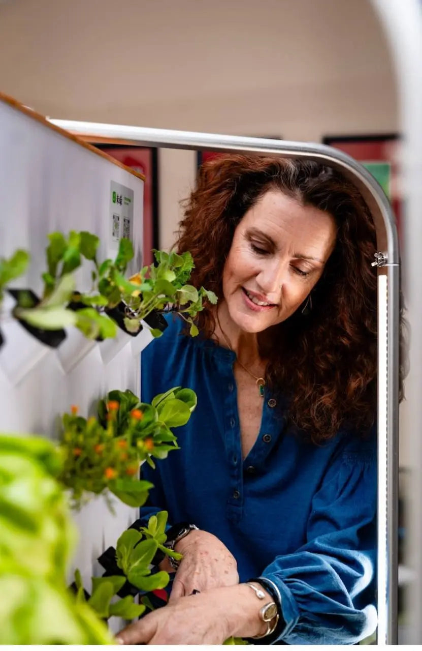 FARMWALL - The Most Intelligent Home Aeroponic Garden Agrihome